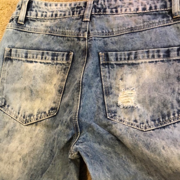 Distressed jeans - Picture 5 of 8